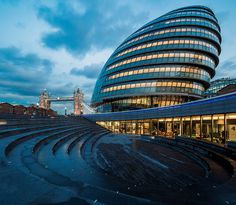 the building is very large and has many steps leading up to it's entrance