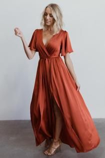 Rust Formal Dress, Rust Satin Dress, Orange Dress Outfit Wedding, Wrap Dress Wedding Guest, Terracotta Dress, Rust Color Dress, Color Cobrizo, Color Terracota, Orange Maxi Dress