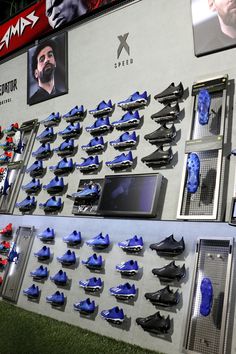 there are many blue shoes on display in the store