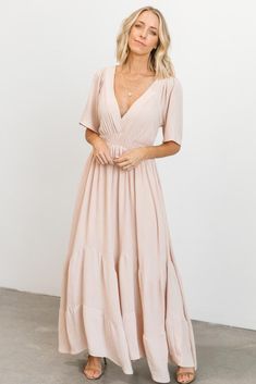 Say hello to our fabulous Delilah Maxi Dress in Blush. This dress is oh so gorgeous and you will not want to miss out!