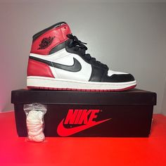 Pre-Owned In Excellent Condition With Extra Laces. Thanks For Your Interest. Jordan Red, Air Jordan 1 Retro, Jordans For Men, Jordan 1 Retro, Air Jordan 1, Jordan Shoes, Mens Shoes Sneakers, Jordan 1, Air Jordan