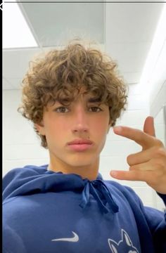 Curly Hair Cuts Boys, Perm Guys, Mod Cut Curly, Men Fluffy Hair, Curly Mod Cut, Mens Perm Hairstyles, Permed Hairstyles Men, Surfer Hair Men, Loose Perm Men