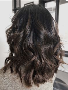 Natural Brown Hair, Rambut Brunette, Brown Hair Shades, Gorgeous Hair Color, Brown Hair Balayage, Penteado Cabelo Curto, Hair Shades, Brown Hair With Highlights