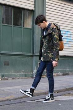 men's street style Vans Sk8 Hi Outfit, Superenge Jeans, Cut Hairstyles, Anti Ageing, Camo Jacket