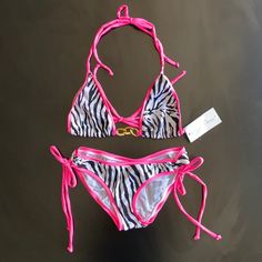 Luxury Swimwear Liquidation!!! Sexy Zebra Print Bikini With Hot Pink Trim- 100% Made In The Usa! ~Slightly Cheeky Bottoms With Adjustable Tie Sides. ~Gorgeous Gold Chain Detail ~Custom Design And Hand Picked Fabrics ~Fast Shipping!!! Bundle And Save! Hot Pink Bathing Suit Outfit, Mcbling Swimsuit, 2000s Swimwear, Y2k Bikinis, Y2k Swimwear, Pretty Swimsuits, Bathing Suit Outfits, Target Swimsuits, November Quotes