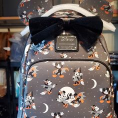 Brand New Sold Out Exclusive Mini Backpack. 2020 Halloween Check Out My Other Loungefly Bags Placement May Vary From Photo Mickey And Minnie Halloween, Rose Gold Headband, Ariel And Flounder, Balloon House, Loungefly Hello Kitty, Disney 50th Anniversary, Disney Pixar Up, Minnie Mouse Bow, Up Balloons