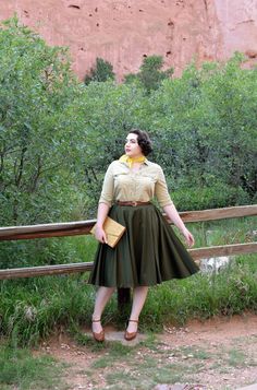 The Closet Historian Plus Size History Bounding, 1940s Fashion Plus Size, Halloween Fashion Aesthetic, Plus Size Academia Aesthetic, Plus Size 50s Fashion, The Closet Historian, Curvy Cottagecore Outfits, Plus Size Cottagecore Outfits, Dark Academia Plus Size