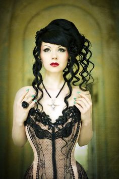 The Steampunk Bride: Steampunk Hair Styles, Part 1 Gothic Wedding Hairstyles, Steampunk Mode, Steampunk Hair, Steampunk Hairstyles, Cool Hairstyles For Girls, Girl Punk, Steampunk Wedding, Goth Beauty, Gothic Wedding