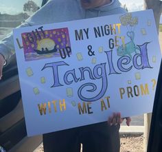 a man holding up a sign that says, i don't do my night and get tangled with me at prom?