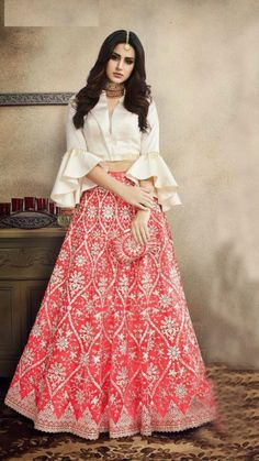 Heavy Dresses, Choli Designs, Salwar Kamiz, Indian Gowns Dresses, Sleeves Designs For Dresses, Indian Bridal Outfits