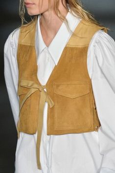 Fashion Week Fall 2023, 2015 Runway, Vest Outfit, New York Spring, Suede Vest, White Button Down, Martin Margiela, Looks Style