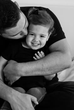 Mother And Son Photography Studio, Father Son Portraits, Dad And Son Photography, Baby Birthday Pictures, Father Son Photos, Father Daughter Photos, Son Photo Ideas