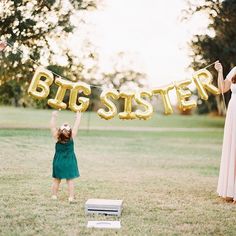 Planning a baby photo announcement? Shop our gold big sister letter balloons! #bigsister #babyannouncement #pregnancyannouncement #maternityphotoshoot #magnoliabloomboutique Big Sister Balloon, Gold Letter Balloons, Fun Baby Announcement, Promoted To Big Sister, Big Sisters