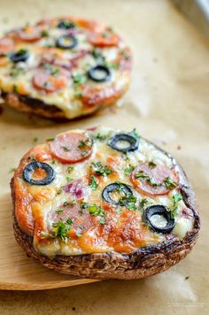 Portobello Mushroom Pizza, Mushroom Pizza, Desain Pantry, Craving Pizza, Vegetarian Pizza, Portobello Mushroom, Veggie Dishes, Mushroom Recipes