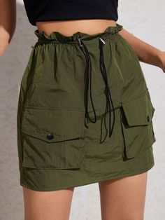 Cargo Outfits Women, Cargo Skirt Outfit, Cargo Skirts, Skirt Cargo, Engagement Photo Outfits Fall, Skirts Casual, Elastic Skirt, Utility Skirt, Ruched Skirt