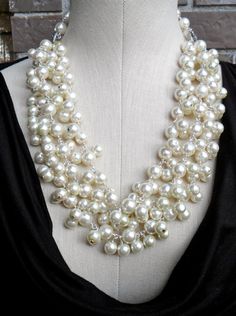 PERLAS....❤ Pearl Beaded Necklace, Pearl Statement Necklace, Wear Pearls, One Love, Photo Jewelry, Statement Jewelry, Pearl Beads, Pearl Jewelry, Jewelry Inspiration