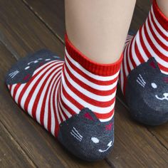 Calling All Cat Lovers.... these knitted striped socks are simply adorable. Made with a cotton/polyester blend and coming slightly above the ankle. These adorable socks come in 6 fun color patterns. Kitten Socks, Fluffy Kitty, Cat Footprint, Cartoon Cats, Women Cartoon, Harajuku Women, Foot Socks, Siberian Cat, Cat Socks