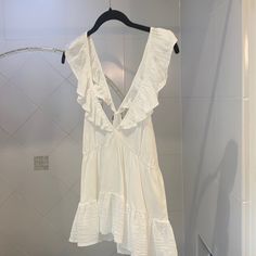 Tag Cut But Never Worn Because It Was Too Big On Me Zara Ruffle Top, Zara White, Ruffle Top, Zara Tops, Color White, Zara, Womens Tops, Tank Tops, Women Shopping