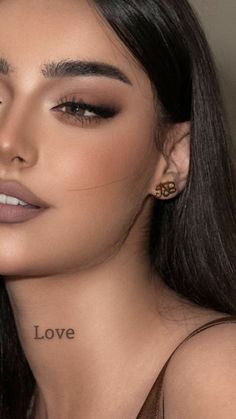 Prom Makeup Looks For Beige Dress, Make Up Inspo For Morena, Night Event Makeup Look, Brownie Makeup Look, Subtle Brown Makeup, Make Up For Wedding Guest Brown Eyes, Graduation Makeup For Morena, Brown Neutral Makeup, Make Up Ideas For Graduation