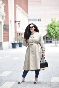 Flat Outfits, Pear Body Type, Plus Size Trench Coat, Street Fashion Women, Clothes Combinations, Flats Outfit, Outfit Plus Size, Spring Coat