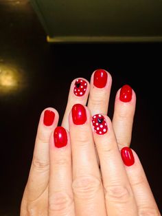 Simple Disney Nails Short, Polka Dot Nail Art Designs, Simple Disney Nails, Disney World Nails, Dot Nail Art Designs, Disney Christmas Nails