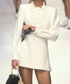 Dior Vintage Runway, 90s Workwear Runway, Dior Runway Outfits, Dior Runway 2022, Dior 90s Runway, 90s Runway Fashion Dior, Dior Runway 90s, 90s High Fashion, Dior 90s