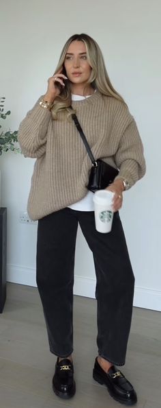 Professional Casual Winter Outfit, Casual Work Outfits Cold Weather, Feb Outfit Ideas, Cozy Casual Work Outfit, Minimalist Work Outfit Winter, Winter Fits For Work, Winter Comfy Work Outfit, Chilly Work Outfit, Comfy Chic Work Outfits