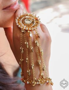 Indian Jewelry Earrings, Antique Jewellery Designs, Jewelry Set Design, Bridal Accessories Jewelry, Indian Jewellery Design Earrings, Bridal Fashion Jewelry, Indian Jewelry Sets, Bangles Jewelry Designs