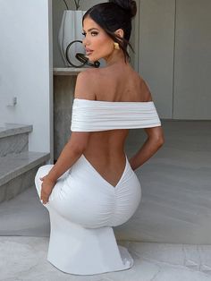 Steal the spotlight with our Eternally Loved Open Back Off-Shoulder Maxi Dress Features a fold-over neckline and sleeves with a figure-skimming silhouette that falls to a full-length maxi skirt Turn around to reveal an alluring cutout back with an elastic ruched detail Made from quality polyester and spandex fabric Comes in three colors Available in sizes S-L Model is wearing size S Party Long Dress, Dirndl Outfit, Long Dresses Elegant, Bandeau Tops, Maxi Dress For Women, Maxi Rok, Rock Outfit, White Dress Party, Sanya