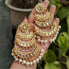 Jewellery Kundan, Indian Jewelry Earrings, Indian Jewellery Design Earrings, Earrings Indian, Jewelry Design Inspiration, Indian Jewelry Sets, Bollywood Jewelry, Pakistani Jewelry