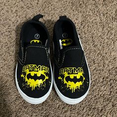 Nwot Batman Toddlers Shoes Size 7. Never Worn. Batman Yellow, Batman Onesie, Batman Shoes, Baby Batman, Batman Kids, Batman Shirt, Baby Shoe Sizes, Baby Sneakers, Baby Boy Shoes