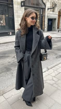 Modest Corporate Fashion, 2023 Corporate Fashion, Autumn Outfits Coat, Classy Guy Outfits, 2023 Office Wear, Winter Corporate Fashion, Parisian Style Winter Chic, Winter Fashion Outfits Classy