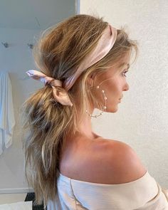 Hairstyles List, Hair Scarf Styles, Chic Hairstyles, Vintage Vogue, Chic Vintage, Bad Hair Day, Bad Hair, Messy Hairstyles, Hair Dos