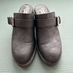 Crown Vintage Mules Size 8. Excellent New Condition. Never Worn Black Synthetic Clogs With Buckle Closure, Trendy Black Clogs For Fall, Trendy Black Fall Clogs, Block Heel Mules, Suede Clogs, Clogs Style, Vintage Slips, Vintage Suede, Suede Mules