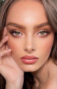 Light Makeup For Green Eyes, Fresh Glam Makeup, Soft Bridesmaid Makeup Natural Looks, Light Glam, Grad Makeup, Bronze Eye Makeup, Wedding Hairstyles And Makeup