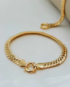 --- Crafted in GUARANTEED HIGH-QUALITY 18-Karat REAL GOLD -- Pure Gold Material, Not Gold-Filled or Plated --- ** Bracelet options base on their lengths, thickness and weights: 7 inches - 5.60 millimeter : 5.80 gr (grams weight) 7.25 inches - 5.60 millimeter : 6.00 gr (grams weight) Closer: large clasp spiring ring Style: Curb bracelet - 18K Gold * A gold Curb bracelet is an accessory that instantly takes your style to the next level; just slip it on your wrist for an effortlessly elegant and so Bracelet For Him, Gold Curb Chain, Cuban Link Necklace, Curb Chain Bracelet, 18k Gold Bracelet, Solid Gold Bracelet, Bridal Gold Jewellery Designs, Precious Jewels, 18k Gold Jewelry