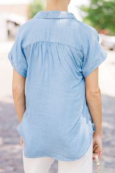 This chambray top is sure to make any outfit super cute! It's such a classic look. This chambray top is going to style easily with white shorts, jeans, or even printed midi skirts! Collared partial button down neckline Short sleeves No stretch Baileigh is wearing the small. Mint Julep Boutique, Girls Graphic Tee, Chambray Top, Printed Midi Skirt, Midi Skirts, Shorts Jeans, Girl Sweatshirts, Model Fits, Personal Marketing