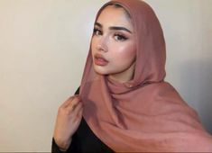 Pretty Hijabi Outfits, Hijabi Poses For Instagram, Selfie Ideas Hijab, Modest Makeup, Hijabi Selfie, Muslim Makeup, Pink Hijab Outfit, Different Hijab Styles