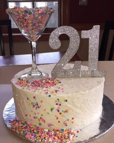 21 Diner: TikTok-trend om je 21e verjaardag te vieren - Mamaliefde 21st Birthday Cake For Girls, 21st Bday Cake, 21st Birthday Cupcakes, 21st Birthday Diy, 21 Party, 21st Birthday Girl, 21st Bday Ideas, 21st Cake, Birthday Cake For Him