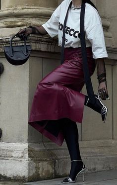 Fashion Gone Rouge, Winter Outfit Inspiration, Street Style Inspiration, Midi Skirts, Mode Inspo, Fall Fashion Outfits, Fall Winter Outfits, Outfits Casuales, Primavera Estate