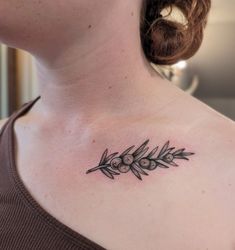 Juniper Sprig blackwork tattoo on collar bone. Juniper Bush Tattoo, Evergreen Sprig Tattoo, Juniper Berry Tattoo, Juniper Branch Tattoo, Morningstar Tattoo, Juniper Tattoo, Sprig Tattoo, Tattoo On Collar Bone