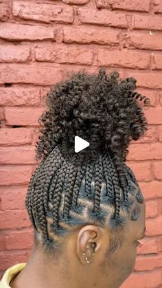 Shakk on Instagram: "#knotlessbraids ❤️🦋🦋" Knotless Braids Updo Styles, Box Braids Updo, Braids Updo, Bob Braids Hairstyles, Curly Braids, Curly Crochet Hair Styles, Side Braid Hairstyles, Bob Braids, African Hair Braiding Styles