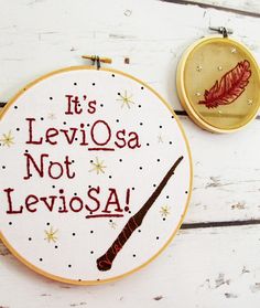 Harry Potter Leviosa, Harry Potter Embroidery, Leviosa Not Leviosa, Harry Potter Ideas, Anniversaire Harry Potter, Harry Potter Christmas, Harry Potter Crafts, Diy Embroidery Patterns, Pattern Sewing