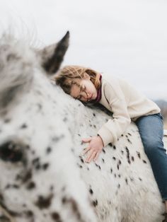 There's something so special about truly making a session about the things you love, and that's what we did with this sweet motherhood session with their horses. See more on the blog now! Big Sky family photos, fall family photo ideas, outdoor family photos in Montana, fall family photo outfit ideas, motherhood photos, family photos on film, Montana family photo ideas. Keeley McKay is a Bozeman-based film family photographer serving Big Sky, Paradise Valley, and beyond. Family Photo Ideas Outdoor, Aesthetic Location, Montana Fall, Fall Family Photo Ideas, Photo Ideas Outdoor, Motherhood Photos, Family Photos Fall, Motherhood Session, Sledding Hill