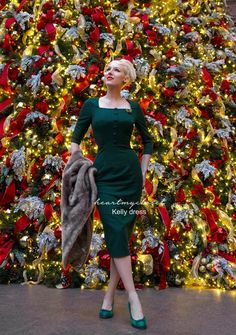 Vintage 1950s dress and matching coat with polkadot lining. This outfit will turn head everywhere you go. Find them here! Green Christmas Dress, Grace Kelly Dresses, Vintage Pencil Dress, 1930's Dresses, Mad Men Dresses, 1960s Dresses, Dresses 1950s, Vintage 1950s Dress, Christmas Skirt