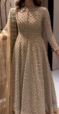 Desi Wedding Dresses, Pakistani Wedding Outfits, Pakistani Fancy Dresses, Beautiful Pakistani Dresses, Indian Dresses Traditional, Fancy Dresses Long, Bridal Dress Fashion, Elegant Maxi Dress, Simple Pakistani Dresses