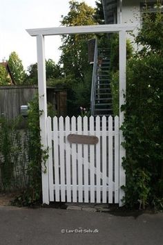 The Winter Garden: Structure, Planting and Romance in the Garden in Winter Driveway Gate Diy, Trellis Gate, Garden In Winter, Gate Wall Design, Cottage Exteriors, Front Gate Design, Small Backyard Gardens