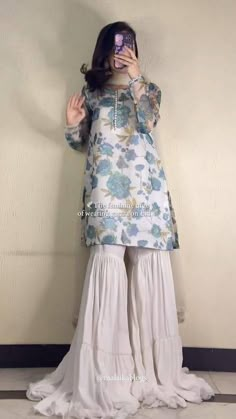 Simple Dress Casual, Pakistani Fashion Party Wear, Salwar Kamiz, Pakistani Dresses Casual, Wedding Mehndi, Pakistani Fancy Dresses, Beautiful Pakistani Dresses, Desi Fashion Casual, Master Decor