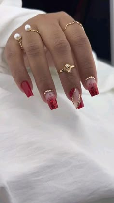 Nail Designs Easy Diy, Gold Gel Nails, Red Nail Art Designs, Red Gel Nails, Gel Toe Nails, Pointed Nails