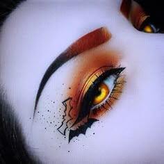 Halloween Eyeliner Ideas, Eye Makeup Orange, Halloween Eyeliner, Makeup Orange, Eye Makeup Looks